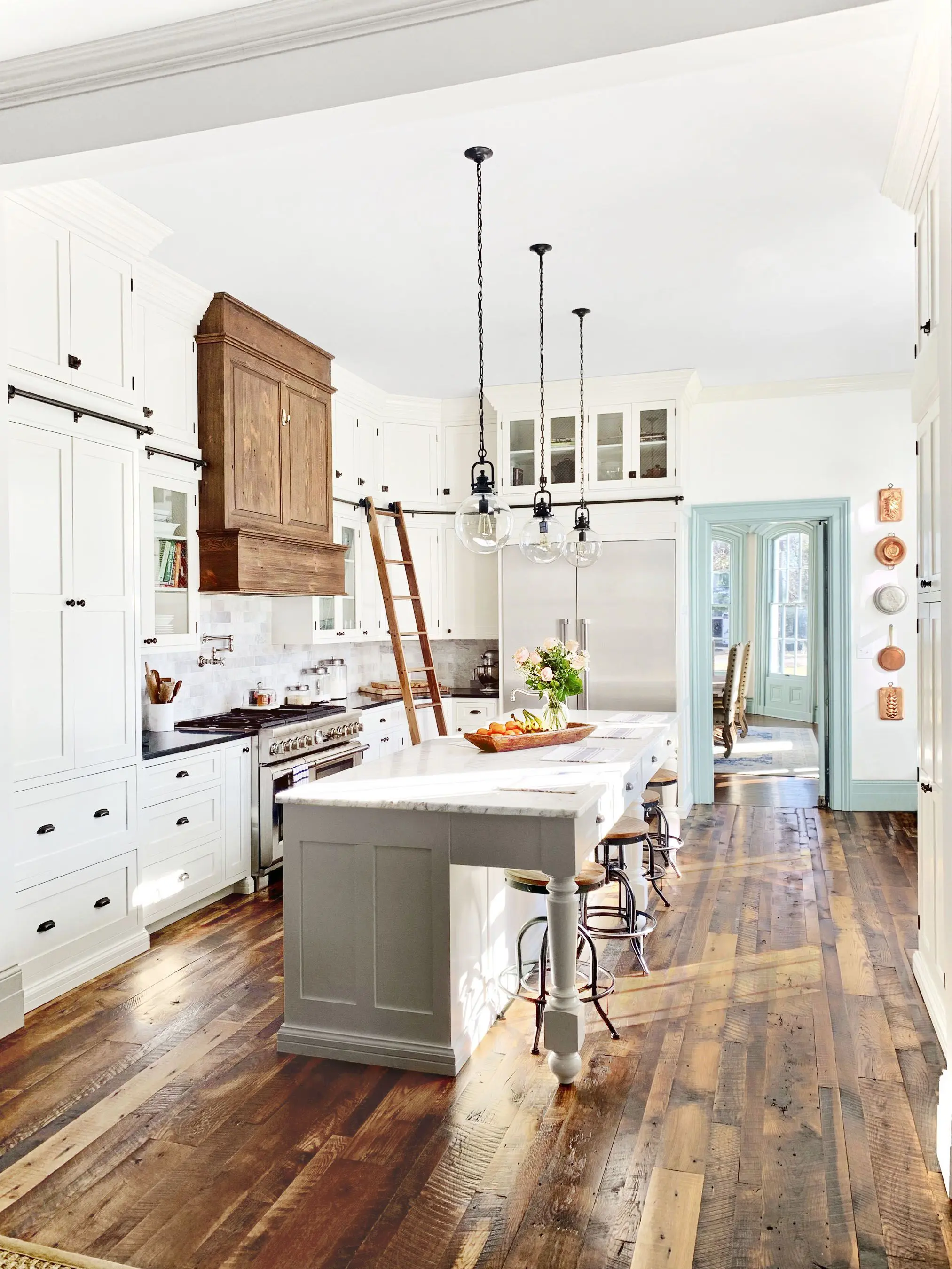 5 Examples of Standout Features in a Farmhouse Kitchen